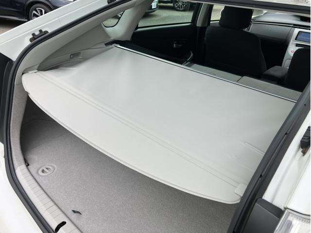 プリウス Ｓ　純正７型フルセグナビ／Ｂカメラ／ＥＴＣ／ＨＩＤヘッドライト　スマートＫＥＹ　前席パワーウィンドウ　ＶＳＣ　ダブルエアバック　禁煙　ナビＴＶ　フルセグテレビ　キーレスエントリー　ＤＶＤ視聴可能　エアＢ（16枚目）