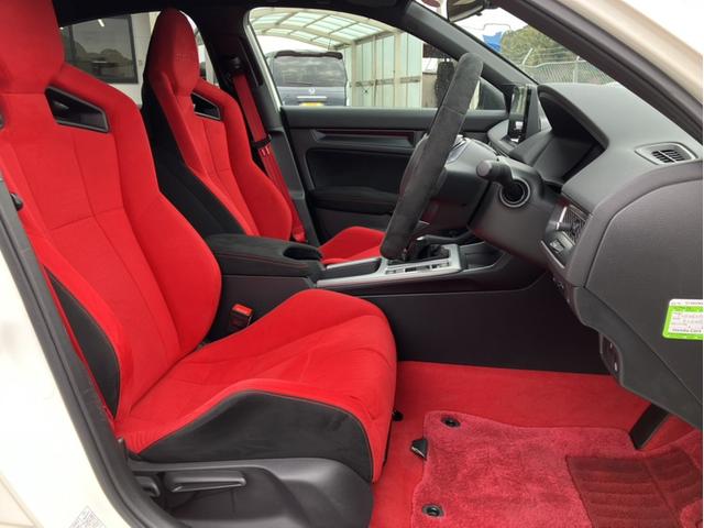 �X�ܕ��݂̃T�[�r�X�H��ɂăz���_�Ԃ�m��s�������T�[�r�X�X�^�b�t���S�����߂Ĕ[�Ԑ��������{�v���܂��B