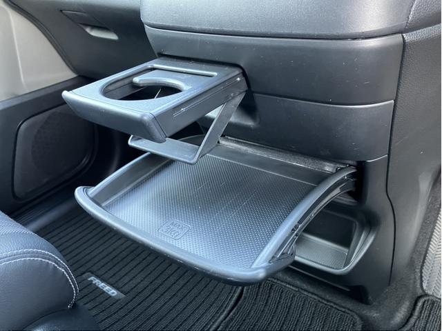 フリード Ｇ・ホンダセンシング　Ｓパケ／Ｃパケ／７人乗り／社外７型ナビ／前方ドラレコ／Ｂカメラ／半革シート／１５インチアルミ／１オーナー車　フルセグ地デジ　点検記録簿　追従走行　電動ミラー　サイドエアバッグ　ワンオーナー車　ＬＫＡ（27枚目）