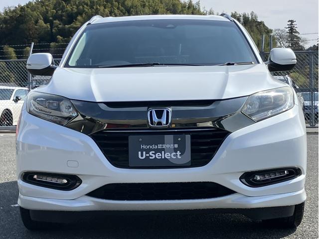 ヴェゼル ハイブリッドＺ・ホンダセンシング　社外８インチナビ／Ｂカメラ／ＥＴＣ／シートヒーター／１オーナー車　地デジチューナー　スマートキ－　運転席助手席エアバッグ　Ｂｌｕｅｔｏｏｔｈ対応　電動格納ドアミラー　車線逸脱　１オーナ－　ＥＳＣ（2枚目）