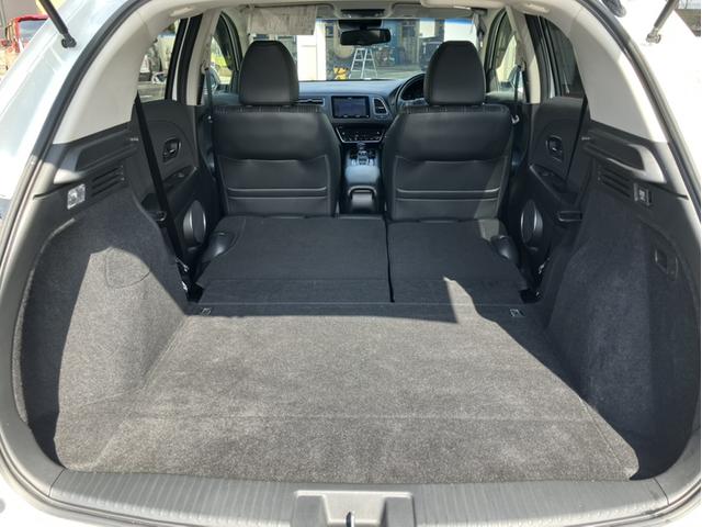 ヴェゼル ハイブリッドＺ・ホンダセンシング　社外８インチナビ／Ｂカメラ／ＥＴＣ／シートヒーター／１オーナー車　地デジチューナー　スマートキ－　運転席助手席エアバッグ　Ｂｌｕｅｔｏｏｔｈ対応　電動格納ドアミラー　車線逸脱　１オーナ－　ＥＳＣ（16枚目）