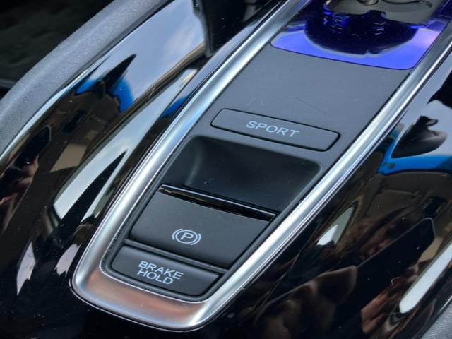 ヴェゼル ハイブリッドＺ・ホンダセンシング　社外８インチナビ／Ｂカメラ／ＥＴＣ／シートヒーター／１オーナー車　地デジチューナー　スマートキ－　運転席助手席エアバッグ　Ｂｌｕｅｔｏｏｔｈ対応　電動格納ドアミラー　車線逸脱　１オーナ－　ＥＳＣ（22枚目）