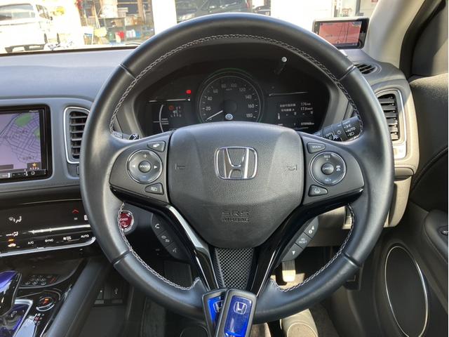 ヴェゼル ハイブリッドＺ・ホンダセンシング　社外８インチナビ／Ｂカメラ／ＥＴＣ／シートヒーター／１オーナー車　地デジチューナー　スマートキ－　運転席助手席エアバッグ　Ｂｌｕｅｔｏｏｔｈ対応　電動格納ドアミラー　車線逸脱　１オーナ－　ＥＳＣ（25枚目）
