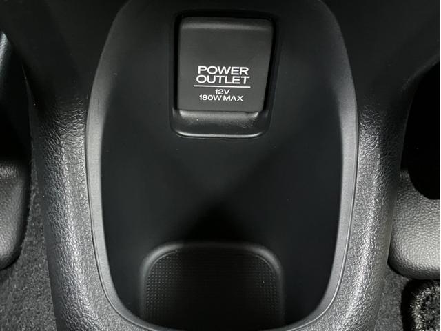 ヴェゼル ハイブリッドＺ・ホンダセンシング　社外８インチナビ／Ｂカメラ／ＥＴＣ／シートヒーター／１オーナー車　地デジチューナー　スマートキ－　運転席助手席エアバッグ　Ｂｌｕｅｔｏｏｔｈ対応　電動格納ドアミラー　車線逸脱　１オーナ－　ＥＳＣ（32枚目）