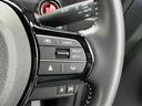 スイッチ操作で一定速度に走行を制御。加速、減速の少ない高速道路などでの運転をより快適にするクルーズコントロールを装備。