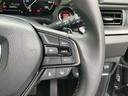 スイッチ操作で一定速度に走行を制御。加速、減速の少ない高速道路などでの運転をより快適にするクルーズコントロールを装備。