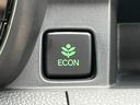 ECON・燃費のいい運転時にはメーター内の証明がグリーンに。クルマ全体を低燃費モードにします、あなたのエコ運転を、あの手この手でサポートします。