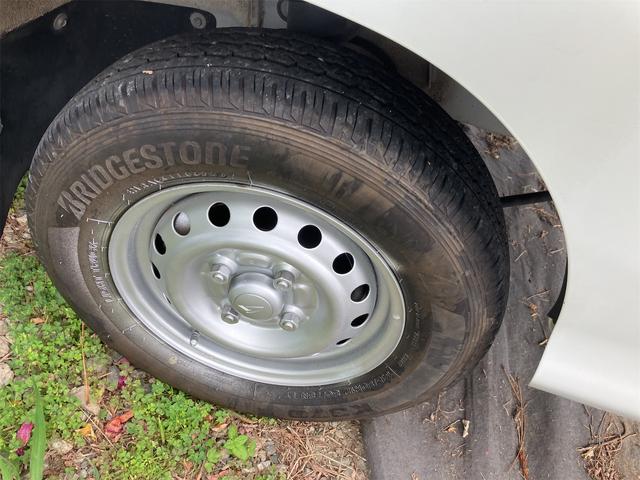 ハイゼットトラック 　４ＷＤ　スペアキー　エアコン　パワステ　記録簿　マニュアル５速車（6枚目）