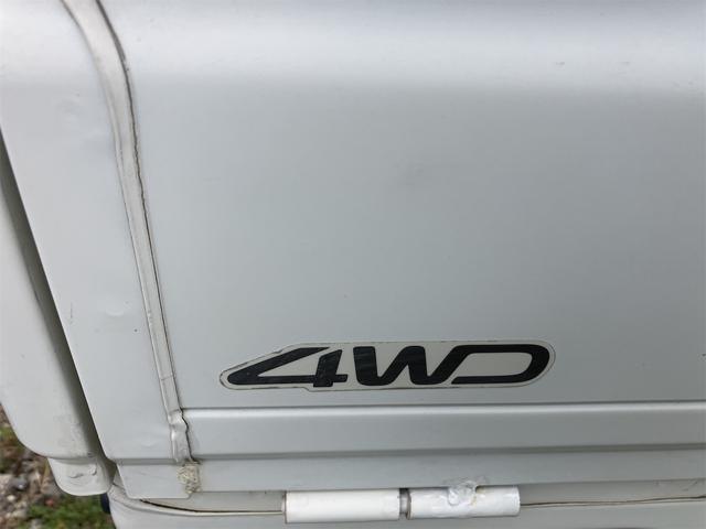 ハイゼットトラック 　４ＷＤ　スペアキー　エアコン　パワステ　記録簿　マニュアル５速車（9枚目）