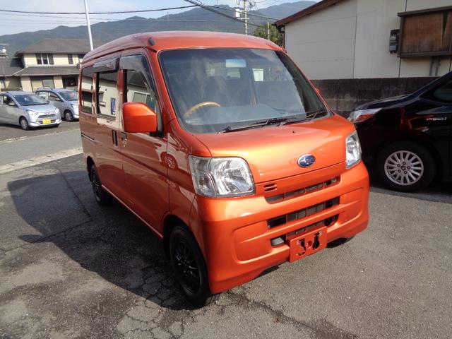 サンバーバン ＶＣターボ　１年保証　禁煙１オーナー　５速ＭＴ　両スライドドア　２分割リアシート　ＳＤナビ　フルセグ　ＤＶＤ再　Ｂｌｕｅｔｏｏｔｈ　Ｂカメラ　ＥＴＣ　外スピーカー　外アルミ　純正リアカーテン　フィルム施工　車中泊（3枚目）