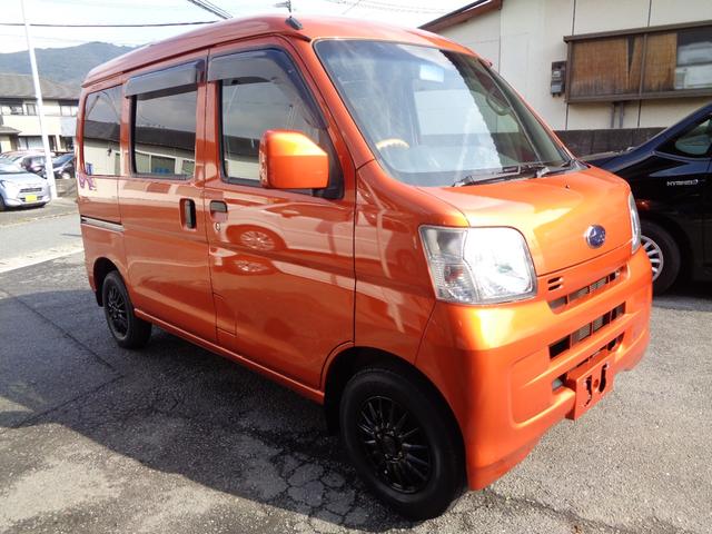 サンバーバン ＶＣターボ　１年保証　禁煙１オーナー　５速ＭＴ　両スライドドア　２分割リアシート　ＳＤナビ　フルセグ　ＤＶＤ再　Ｂｌｕｅｔｏｏｔｈ　Ｂカメラ　ＥＴＣ　外スピーカー　外アルミ　純正リアカーテン　フィルム施工　車中泊（5枚目）