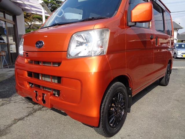 サンバーバン ＶＣターボ　１年保証　禁煙１オーナー　５速ＭＴ　両スライドドア　２分割リアシート　ＳＤナビ　フルセグ　ＤＶＤ再　Ｂｌｕｅｔｏｏｔｈ　Ｂカメラ　ＥＴＣ　外スピーカー　外アルミ　純正リアカーテン　フィルム施工　車中泊（6枚目）