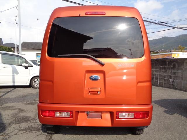 サンバーバン ＶＣターボ　１年保証　禁煙１オーナー　５速ＭＴ　両スライドドア　２分割リアシート　ＳＤナビ　フルセグ　ＤＶＤ再　Ｂｌｕｅｔｏｏｔｈ　Ｂカメラ　ＥＴＣ　外スピーカー　外アルミ　純正リアカーテン　フィルム施工　車中泊（13枚目）