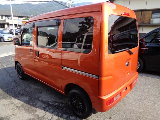 サンバーバン ＶＣターボ　１年保証　禁煙１オーナー　５速ＭＴ　両スライドドア　２分割リアシート　ＳＤナビ　フルセグ　ＤＶＤ再　Ｂｌｕｅｔｏｏｔｈ　Ｂカメラ　ＥＴＣ　外スピーカー　外アルミ　純正リアカーテン　フィルム施工　車中泊（16枚目）