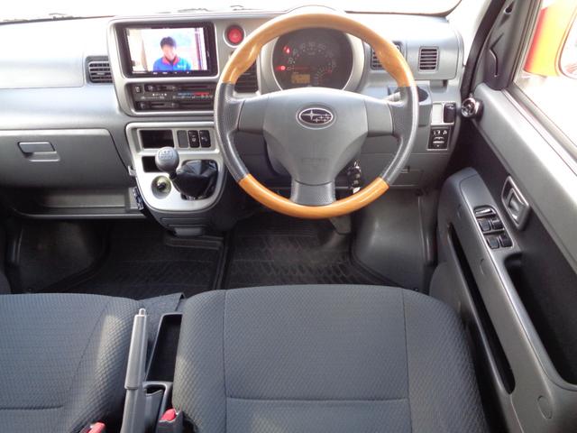 サンバーバン ＶＣターボ　１年保証　禁煙１オーナー　５速ＭＴ　両スライドドア　２分割リアシート　ＳＤナビ　フルセグ　ＤＶＤ再　Ｂｌｕｅｔｏｏｔｈ　Ｂカメラ　ＥＴＣ　外スピーカー　外アルミ　純正リアカーテン　フィルム施工　車中泊（23枚目）