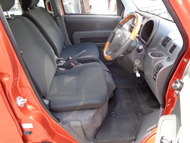 サンバーバン ＶＣターボ　１年保証　禁煙１オーナー　５速ＭＴ　両スライドドア　２分割リアシート　ＳＤナビ　フルセグ　ＤＶＤ再　Ｂｌｕｅｔｏｏｔｈ　Ｂカメラ　ＥＴＣ　外スピーカー　外アルミ　純正リアカーテン　フィルム施工　車中泊（25枚目）