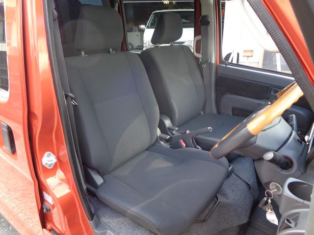 サンバーバン ＶＣターボ　１年保証　禁煙１オーナー　５速ＭＴ　両スライドドア　２分割リアシート　ＳＤナビ　フルセグ　ＤＶＤ再　Ｂｌｕｅｔｏｏｔｈ　Ｂカメラ　ＥＴＣ　外スピーカー　外アルミ　純正リアカーテン　フィルム施工　車中泊（26枚目）