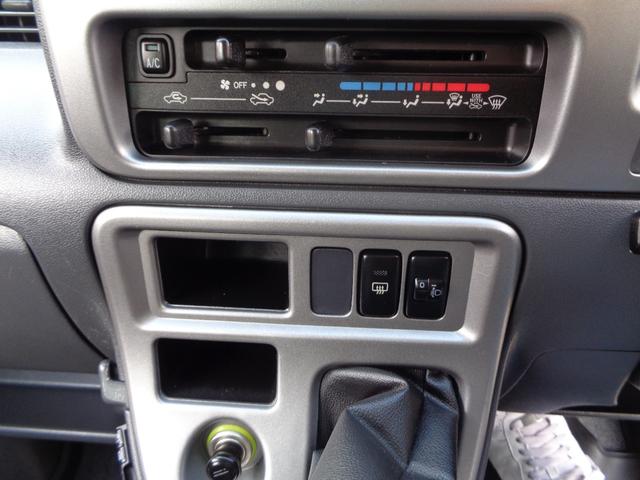 サンバーバン ＶＣターボ　１年保証　禁煙１オーナー　５速ＭＴ　両スライドドア　２分割リアシート　ＳＤナビ　フルセグ　ＤＶＤ再　Ｂｌｕｅｔｏｏｔｈ　Ｂカメラ　ＥＴＣ　外スピーカー　外アルミ　純正リアカーテン　フィルム施工　車中泊（35枚目）