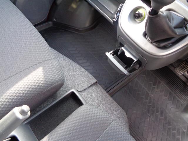 サンバーバン ＶＣターボ　１年保証　禁煙１オーナー　５速ＭＴ　両スライドドア　２分割リアシート　ＳＤナビ　フルセグ　ＤＶＤ再　Ｂｌｕｅｔｏｏｔｈ　Ｂカメラ　ＥＴＣ　外スピーカー　外アルミ　純正リアカーテン　フィルム施工　車中泊（36枚目）