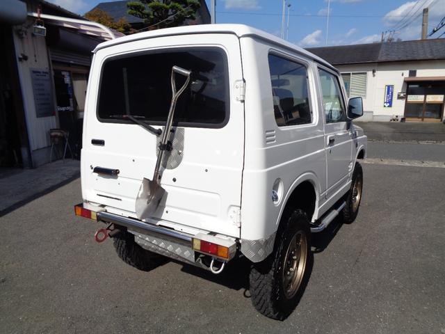 ジムニー ランドベンチャー　ＪＡ２２Ｗターボ　ＡＴ　リフトアップ　社外フロント＆サイド＆リアバンパー　背面タイヤレス　社外ハンドル　社外１６インチアルミ＆ヨコハマジオランダー　アンダーガード　外装同色塗装済　ＣＤ　ＵＳＢ（10枚目）