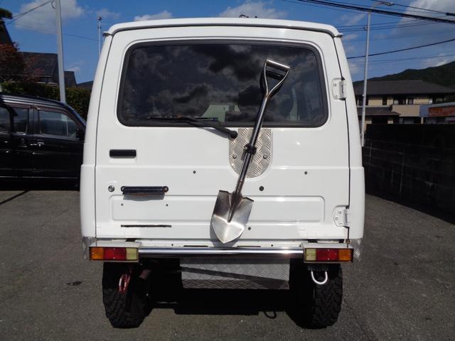 ジムニー ランドベンチャー　ＪＡ２２Ｗターボ　ＡＴ　リフトアップ　社外フロント＆サイド＆リアバンパー　背面タイヤレス　社外ハンドル　社外１６インチアルミ＆ヨコハマジオランダー　アンダーガード　外装同色塗装済　ＣＤ　ＵＳＢ（11枚目）