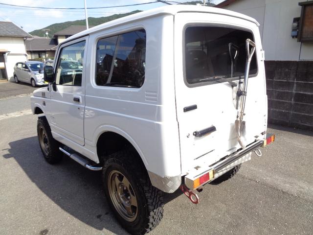 ジムニー ランドベンチャー　ＪＡ２２Ｗターボ　ＡＴ　リフトアップ　社外フロント＆サイド＆リアバンパー　背面タイヤレス　社外ハンドル　社外１６インチアルミ＆ヨコハマジオランダー　アンダーガード　外装同色塗装済　ＣＤ　ＵＳＢ（14枚目）