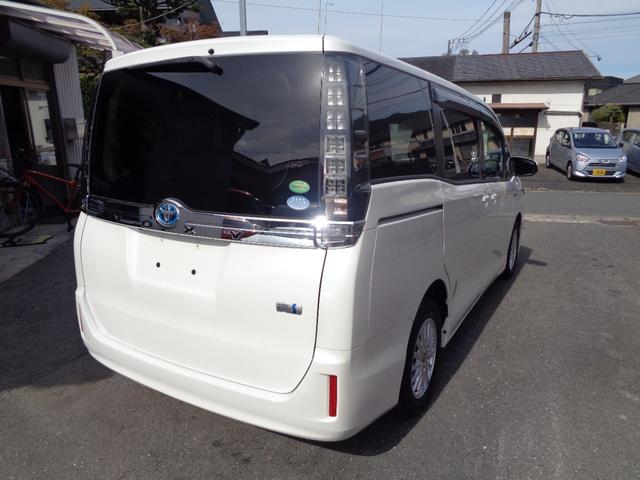 ヴォクシー ハイブリッドV 禁煙車 プッシュスタート スマートキー 後席モニター 両側電動ドア 純正9型ナビ フルセグTV DVD再 Bluetooth Bカメラ ETC 純正シートカバー LEDヘッドランプ 前席シートヒーター(12枚目)