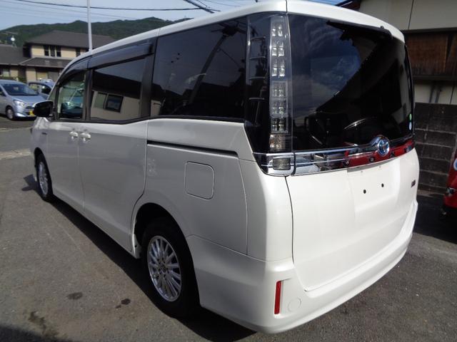 ヴォクシー ハイブリッドV 禁煙車 プッシュスタート スマートキー 後席モニター 両側電動ドア 純正9型ナビ フルセグTV DVD再 Bluetooth Bカメラ ETC 純正シートカバー LEDヘッドランプ 前席シートヒーター(16枚目)