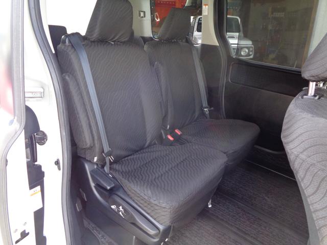 ヴォクシー ハイブリッドV 禁煙車 プッシュスタート スマートキー 後席モニター 両側電動ドア 純正9型ナビ フルセグTV DVD再 Bluetooth Bカメラ ETC 純正シートカバー LEDヘッドランプ 前席シートヒーター(43枚目)