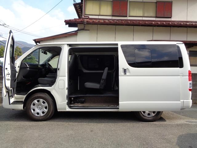 ハイエースバン ロングDX GLパッケージ 1年保証 禁煙車 6人乗 キーレス SDナビ フルセグTV DVD再生 Bluetooth バックカメラ ETC ドラレコ前後 デジタルインナーミラー 窓ありサイドガラス フィルム施工 タイヤ4本新品(11枚目)