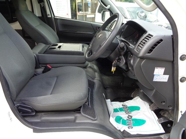 ハイエースバン ロングDX GLパッケージ 1年保証 禁煙車 6人乗 キーレス SDナビ フルセグTV DVD再生 Bluetooth バックカメラ ETC ドラレコ前後 デジタルインナーミラー 窓ありサイドガラス フィルム施工 タイヤ4本新品(26枚目)