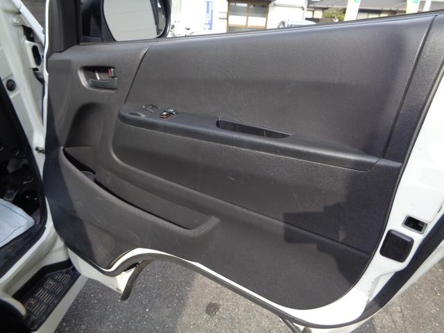 ハイエースバン ロングDX GLパッケージ 1年保証 禁煙車 6人乗 キーレス SDナビ フルセグTV DVD再生 Bluetooth バックカメラ ETC ドラレコ前後 デジタルインナーミラー 窓ありサイドガラス フィルム施工 タイヤ4本新品(28枚目)