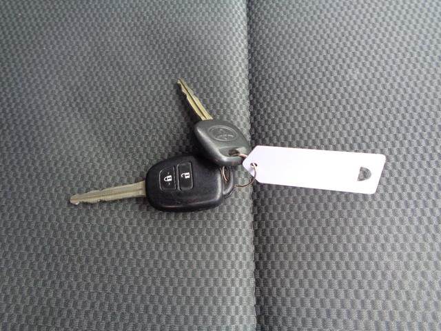 ハイエースバン ロングDX GLパッケージ 1年保証 禁煙車 6人乗 キーレス SDナビ フルセグTV DVD再生 Bluetooth バックカメラ ETC ドラレコ前後 デジタルインナーミラー 窓ありサイドガラス フィルム施工 タイヤ4本新品(60枚目)