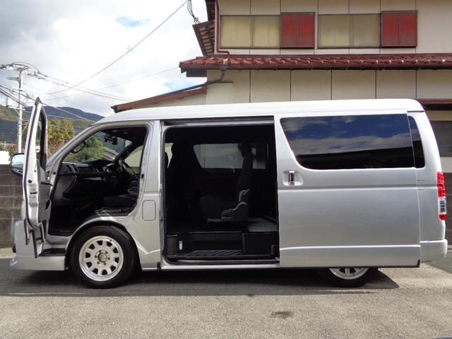 ハイエースバン ロングワイドスーパＧＬマルチロルトランスポタタイプＩ　禁煙１オーナー　両側電動ドア　プッシュスタート＆スマートキー　ＳＤナビフルセグ　ＤＶＤ再　Ｂｌｕｅｔｏｏｔｈ　Ｂカメラ　ＥＴＣ　玄武ローダウン　１７ＡＷ　モデリスタＦスポイラー　デジタルインナーミラー（11枚目）