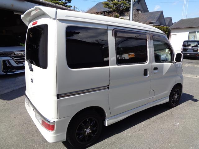 ハイゼットカーゴ クルーズターボリミテッド　１年保証　禁煙１オーナー　リア２分割シート　両側スライドドア　ＳＤナビ　フルセグＴＶ　ＤＶＤ再　Ｂｌｕｅｔｏｏｔｈ　バックカメラ　ＥＴＣ　サイドステップ＆リア廻り後期アトレーワゴン仕様　フィルム施工済（15枚目）