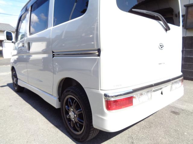 ハイゼットカーゴ クルーズターボリミテッド　１年保証　禁煙１オーナー　リア２分割シート　両側スライドドア　ＳＤナビ　フルセグＴＶ　ＤＶＤ再　Ｂｌｕｅｔｏｏｔｈ　バックカメラ　ＥＴＣ　サイドステップ＆リア廻り後期アトレーワゴン仕様　フィルム施工済（18枚目）