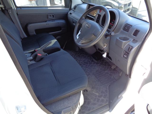 ハイゼットカーゴ クルーズターボリミテッド　１年保証　禁煙１オーナー　リア２分割シート　両側スライドドア　ＳＤナビ　フルセグＴＶ　ＤＶＤ再　Ｂｌｕｅｔｏｏｔｈ　バックカメラ　ＥＴＣ　サイドステップ＆リア廻り後期アトレーワゴン仕様　フィルム施工済（25枚目）