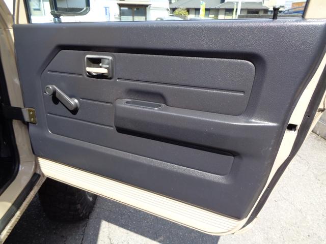 ジムニー ワイルドウインド　禁煙車　リフトアップ　１５インチアルミ　オーバーフェンダー　前後社外バンパー　外マフラー　シートカバー　ＬＥＤヘッドランプ　ＣＤデッキ　Ｂｌｕｅｔｏｏｔｈ　ＵＳＢ　新品ＥＴＣ　リアガラスフィルム施工（26枚目）