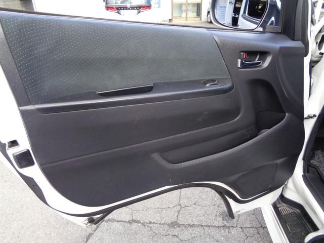 ハイエースバン ロングスーパーＧＬ　４型３０００ｃｃディーゼルターボ　プッシュスタート＆スマートキー２個　ＳＤナビ　フルセグ　ＤＶＤ再　Ｂｌｕｅｔｏｏｔｈ　Ｂカメラ　ＥＴＣ　純正ＬＥＤヘッド　モデＦスポ　Ｄインナーミラー　フィルム施工（39枚目）