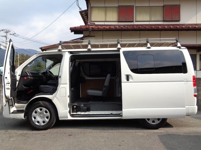ハイエースバン ロングＤＸ　ＧＬパッケージ　５ドア３０００ｃｃディーゼルターボ禁煙１オーナー６人乗　純正ナビ　フルセグ　ＤＶＤ再　Ｂｌｕｅｔｏｏｔｈ　Ｂカメラ　ＥＴＣ　純ＬＥＤヘッド　電格ミラー　ルーフキャリア＆リアラダー　ガラスフィルム施工（11枚目）