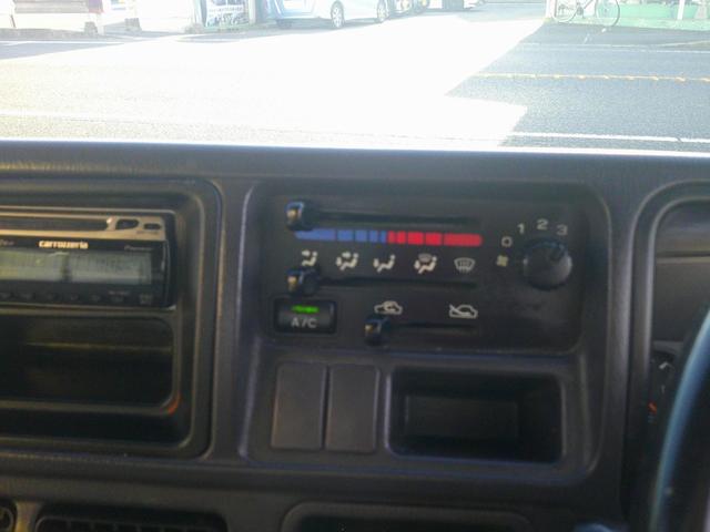 サンバートラック ＴＣ　５速ＭＴ　Ｔ／Ｂ交換ステッカー有　ＫＥＮＷＯＯＤスピーカー　エアコン　ラジオ　パワーステアリング　運転席エアバック（15枚目）