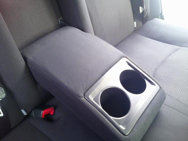 プリウス Ｓ　走行４００２０ｋｍ！　ＳＤナビ　フルセグＴＶ　Ｂｌｕｅｔｏｏｔｈ　バックカメラ　ＣＤ／ＤＶＤ　ステアリングスイッチ　ＨＩＤライト　フォグランプ　電動格納ミラー　アイドリングストップ　社外１５インチＡＷ（11枚目）
