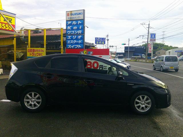 プリウス Ｓ　走行４００２０ｋｍ！　ＳＤナビ　フルセグＴＶ　Ｂｌｕｅｔｏｏｔｈ　バックカメラ　ＣＤ／ＤＶＤ　ステアリングスイッチ　ＨＩＤライト　フォグランプ　電動格納ミラー　アイドリングストップ　社外１５インチＡＷ（13枚目）