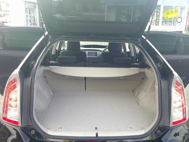 プリウス Ｓ　走行４００２０ｋｍ！　ＳＤナビ　フルセグＴＶ　Ｂｌｕｅｔｏｏｔｈ　バックカメラ　ＣＤ／ＤＶＤ　ステアリングスイッチ　ＨＩＤライト　フォグランプ　電動格納ミラー　アイドリングストップ　社外１５インチＡＷ（16枚目）