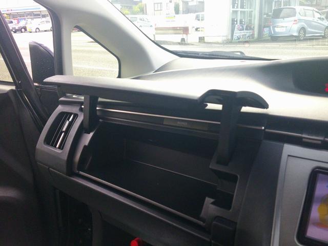 プリウス Ｓ　走行４００２０ｋｍ！　ＳＤナビ　フルセグＴＶ　Ｂｌｕｅｔｏｏｔｈ　バックカメラ　ＣＤ／ＤＶＤ　ステアリングスイッチ　ＨＩＤライト　フォグランプ　電動格納ミラー　アイドリングストップ　社外１５インチＡＷ（20枚目）