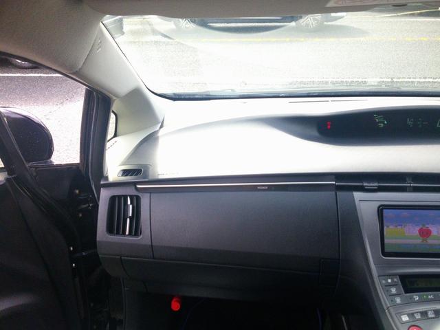 プリウス Ｓ　走行４００２０ｋｍ！　ＳＤナビ　フルセグＴＶ　Ｂｌｕｅｔｏｏｔｈ　バックカメラ　ＣＤ／ＤＶＤ　ステアリングスイッチ　ＨＩＤライト　フォグランプ　電動格納ミラー　アイドリングストップ　社外１５インチＡＷ（30枚目）