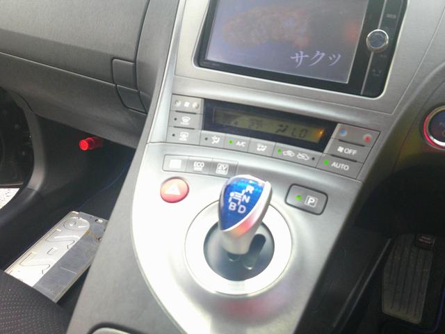 プリウス Ｓ　走行４００２０ｋｍ！　ＳＤナビ　フルセグＴＶ　Ｂｌｕｅｔｏｏｔｈ　バックカメラ　ＣＤ／ＤＶＤ　ステアリングスイッチ　ＨＩＤライト　フォグランプ　電動格納ミラー　アイドリングストップ　社外１５インチＡＷ（35枚目）