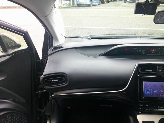 プリウス Ｓ　ＳＤナビ　バックカメラ　フルセグＴＶ　Ｂｌｕｅｔｏｏｔｈ　ＣＤ／ＤＶＤ　アイドリングストップ　横滑り防止　オートＬＥＤライト　電動格納ミラー　ＥＴＣ　社外１７インチＡＷ　プッシュスタート　スマートキー（5枚目）