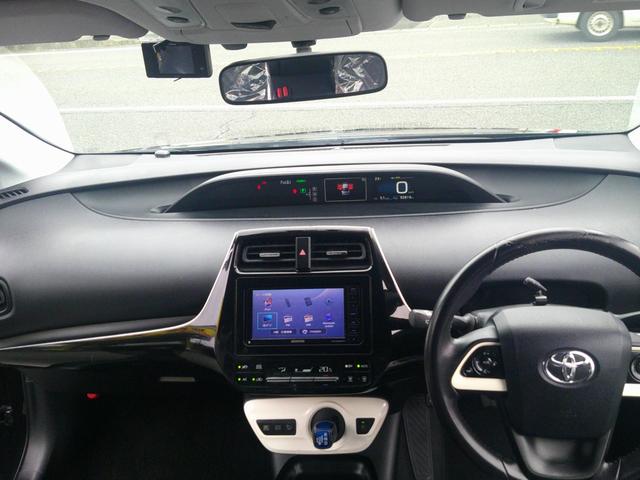 プリウス Ｓ　ＳＤナビ　バックカメラ　フルセグＴＶ　Ｂｌｕｅｔｏｏｔｈ　ＣＤ／ＤＶＤ　アイドリングストップ　横滑り防止　オートＬＥＤライト　電動格納ミラー　ＥＴＣ　社外１７インチＡＷ　プッシュスタート　スマートキー（16枚目）