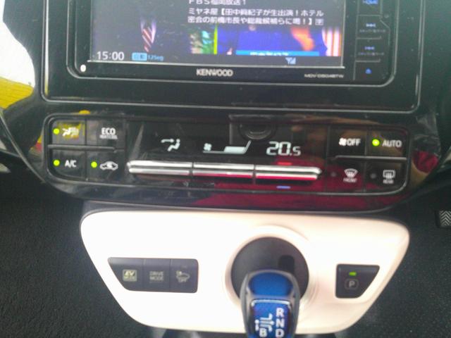 プリウス Ｓ　ＳＤナビ　バックカメラ　フルセグＴＶ　Ｂｌｕｅｔｏｏｔｈ　ＣＤ／ＤＶＤ　アイドリングストップ　横滑り防止　オートＬＥＤライト　電動格納ミラー　ＥＴＣ　社外１７インチＡＷ　プッシュスタート　スマートキー（26枚目）